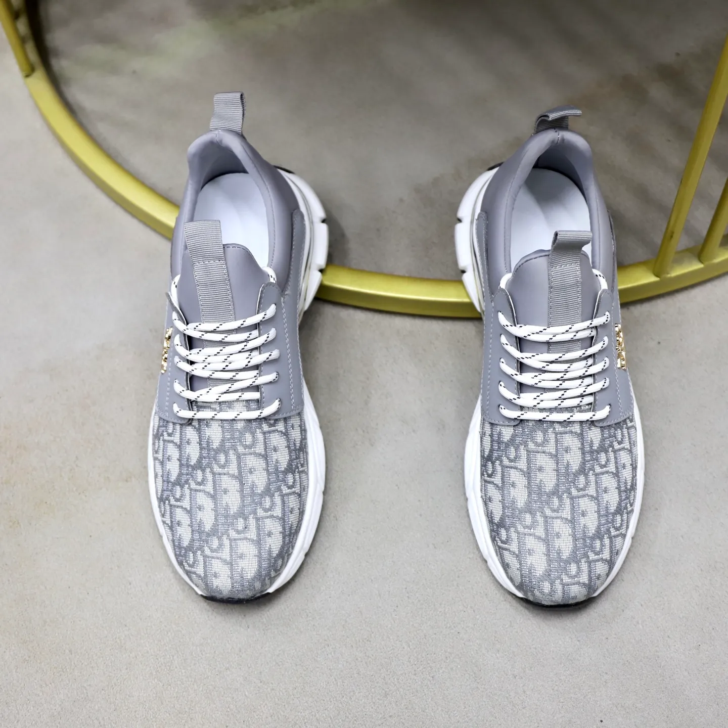 Ex-factory price: 420💰🙅‍♂️🙅‍♂️🙅‍♂️ Brand: Dior Standard code: 38-44 (45 customized) Grade: Same as the official website Material: Original cowhide stitching surface Comfortable and breathable lining Lightweight wear-resistant outsole Style category: Men's fashionable casual shoes Running sneakers Distinguished luxury brand elements Top luxury Color: Actual picture color
